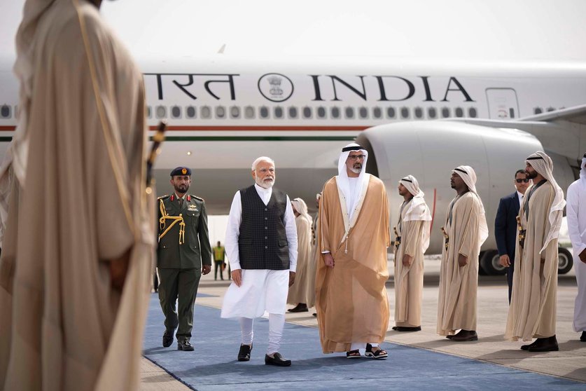 El primer ministro indio en el aeropuerto de Abu Dhabi. (WAM)