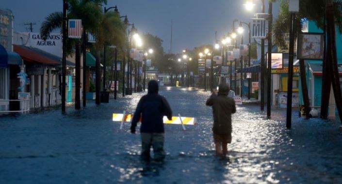 Calles inundadas tras el paso del huracán en Tarpon Springs, Florida. (Fuente externa)