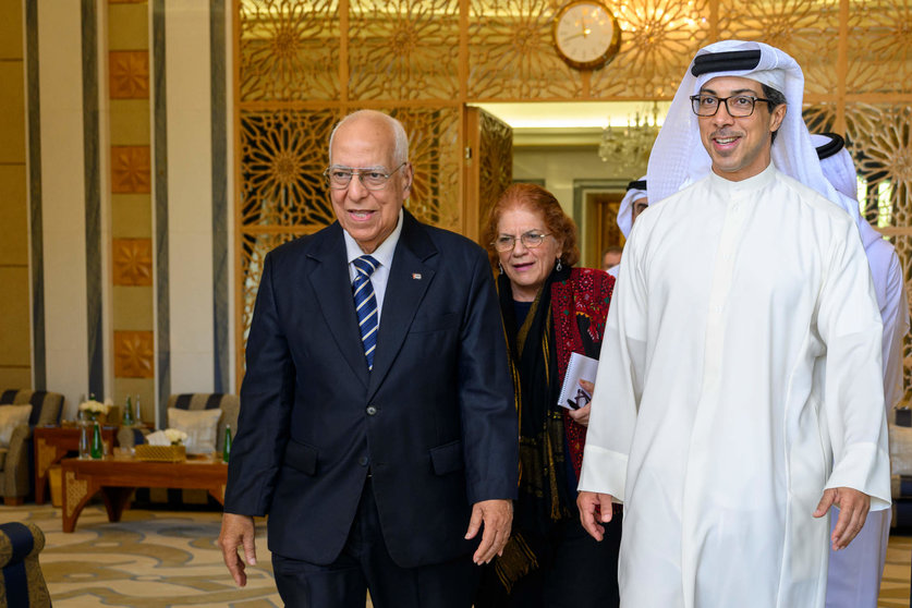 Ricardo Cabrisas junto al jeque Mansour bin Zayed en Abu Dhabi. (WAM)