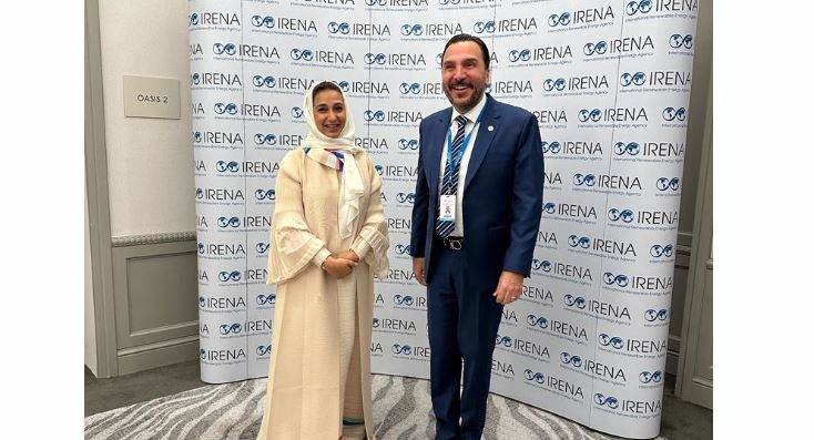 El embajador venezolano en Abu Dhabi junto a la representante permanente de EAU ante IRENA. (Cedida)