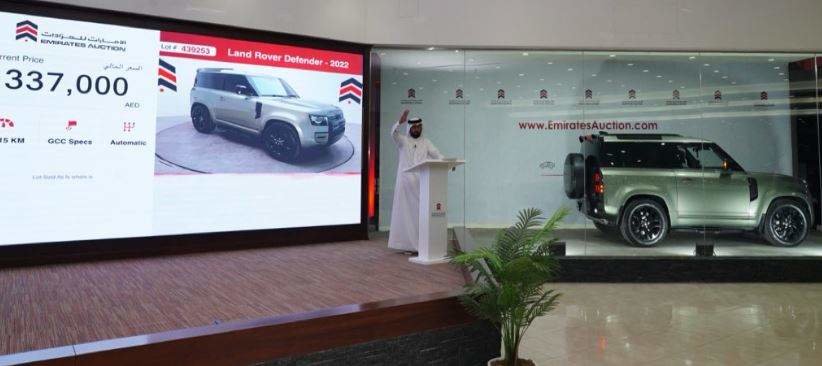 Una subasta de coches en Emiratos Árabes. (Twitter)