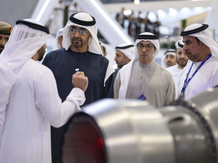 El presidente de EAU durante su recorrido por Dubai Airshow 2023. (Twitter)
