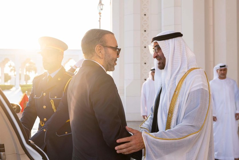 El presidente de EAU recibe al rey de Marruecos en Abu Dhabi. (Twitter)
