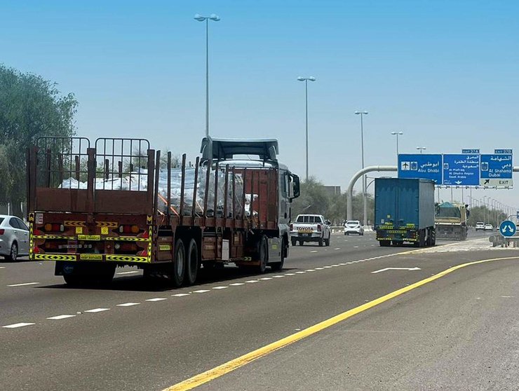 Camiones en Abu Dhabi. (WAM)