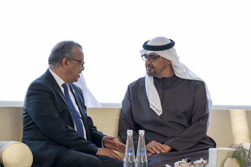 El Jeque Mohamed bin Zayed y el doctor Tedros Adhanom Ghebreyesus. (WAM)