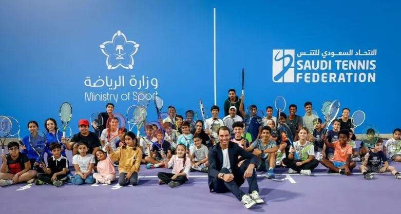 La estrella del tenis Rafael Nadal se ha convertido en el nuevo embajador de la Federación Saudita de Tenis. (X)