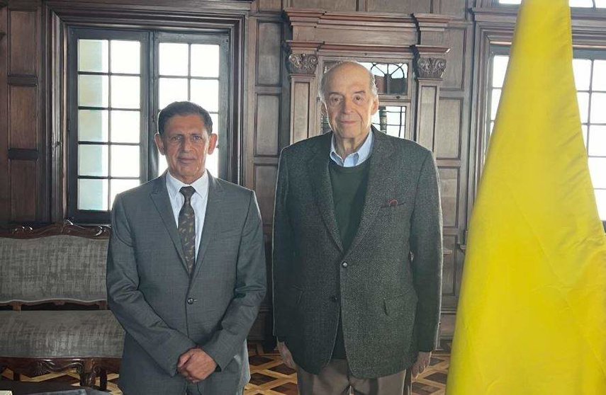 El embajador Salem Al Owais (izquierda) junto al ministro de Exteriores de Colombia. (Facebook)