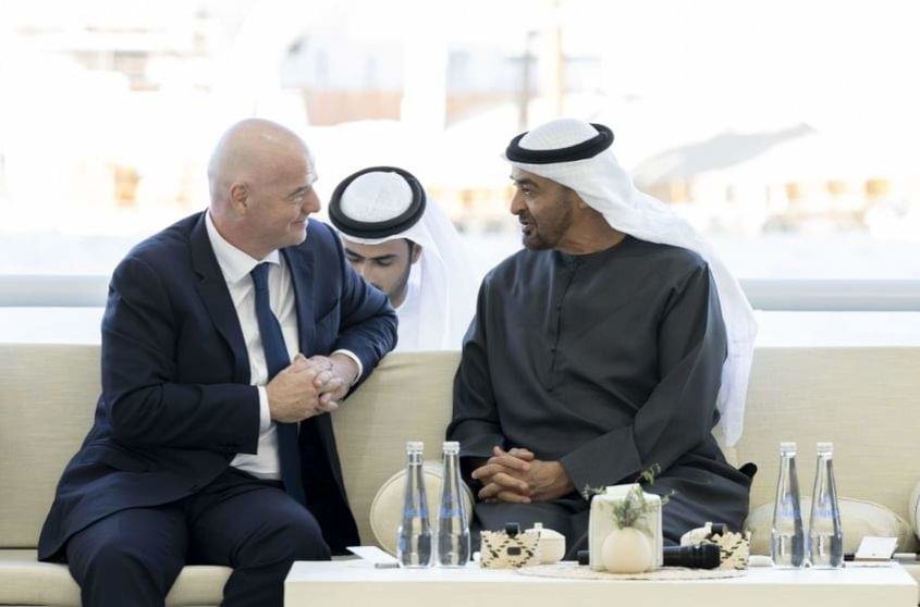 El presidente de EAU y el de la FIFA. (WAM)