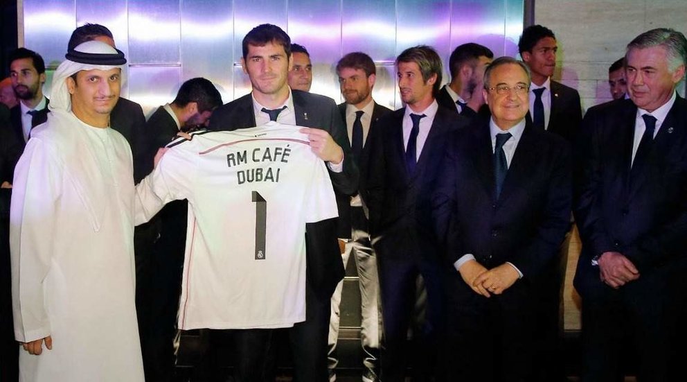 Las estrellas del Real Madrid, en el primer café del mundo dedicado al equipo blanco abierto en el mundo, situado en Dubai. (Albert Sayegh / EL CORREO)