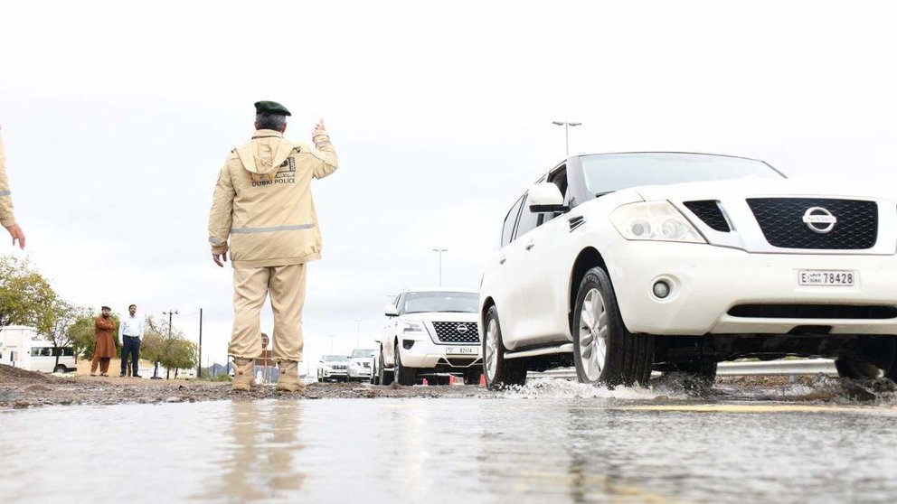 Una imagen de una carretera de Dubai durante las lluvias. (WAM)