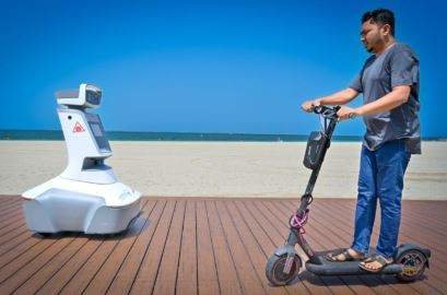 El robot en la playa de Jumeirah en Dubai. (Fuente externa)