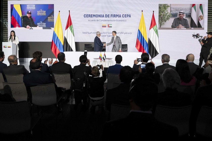 Un momento de la firma del acuerdo comercial entre EAU y Colombia. (WAM)