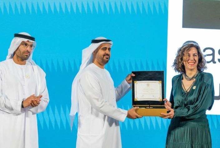 La directora de Casa Árabe recoge el premio en Abu Dhabi. (Instagram)