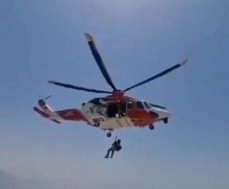 El herido es trasladado en helicóptero. (Instagram)