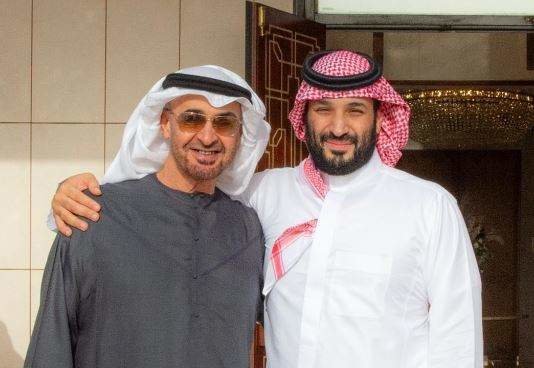 El presidente de Emiratos a la izquierda junto al príncipe heredero saudí. (SPA)
