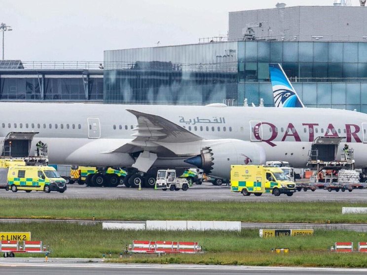 El avión de Qatar Airways en el aeropuerto de Dublín. (X)