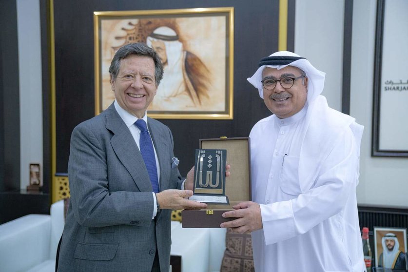 El embajador de España en EAU junto al director del Instituto de Patrimonio de Sharjah. (Cedida)