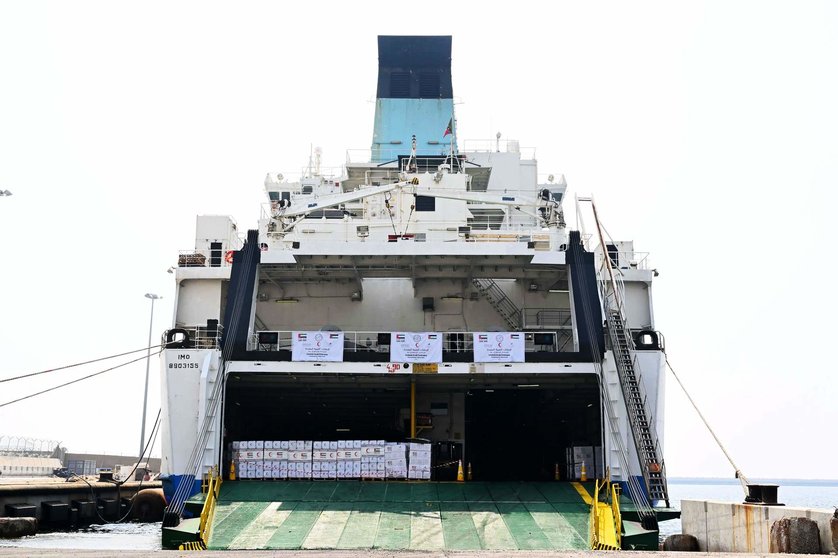 El barco emiratí en el puerto de Fujairah. (WAM)