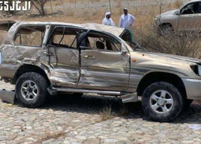 El vehículo en el que viajaban los menores tras el accidente. (Instagram)