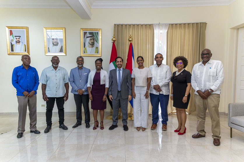 En el centro de la imagen el embajador emiratí en Cuba junto a diplomáticos del Caribe. (WAM)