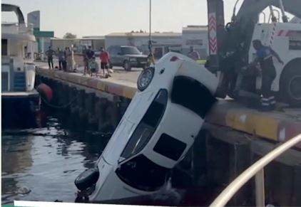 Captura de pantalla del vídeo de la operación de rescate difundido por la Policía de Dubai.