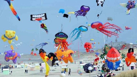 El Festival de Cometas de Sir Bani Yas Island en Abu Dhabi.